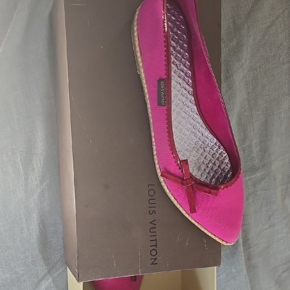 Louis Vuitton Pink Flats Sleek Pointed-Toe Design